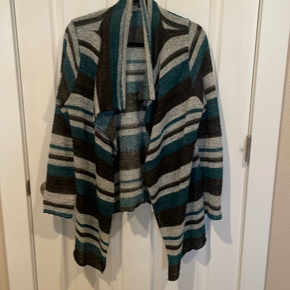 One world open front sweater. Size L. Multi color.